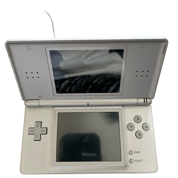 Nintendo DS LiteLaunch Edition Silver Handheld System With 5 Games in Cases - Picture 3 of 16
